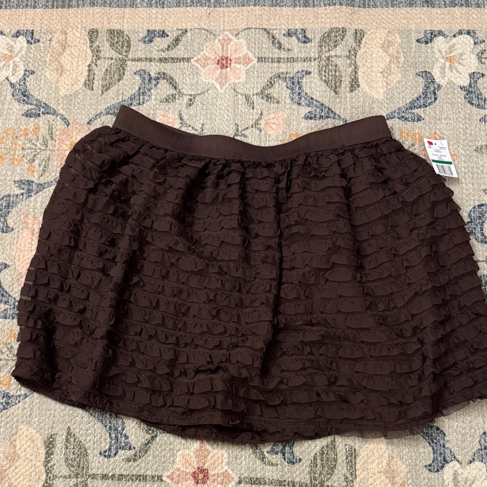 Ruffled brown skirt